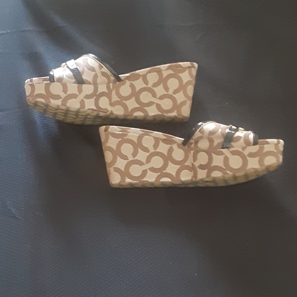 Coach: Brown and tan classic slide wedges - Picture 4 of 5